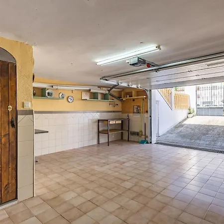 House With Private Solarium, Bbq And Apartment Cunit